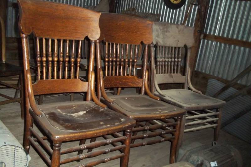 lot 101 image: Lot of 3 Vintage Chairs with leather seats