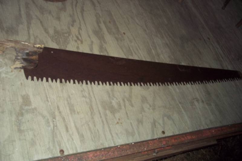 lot 103 image: Vintage saw 4 ft long