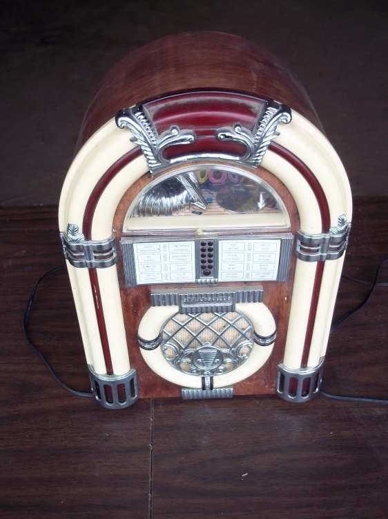 lot 109 image: Spirit of St Louis Radio
