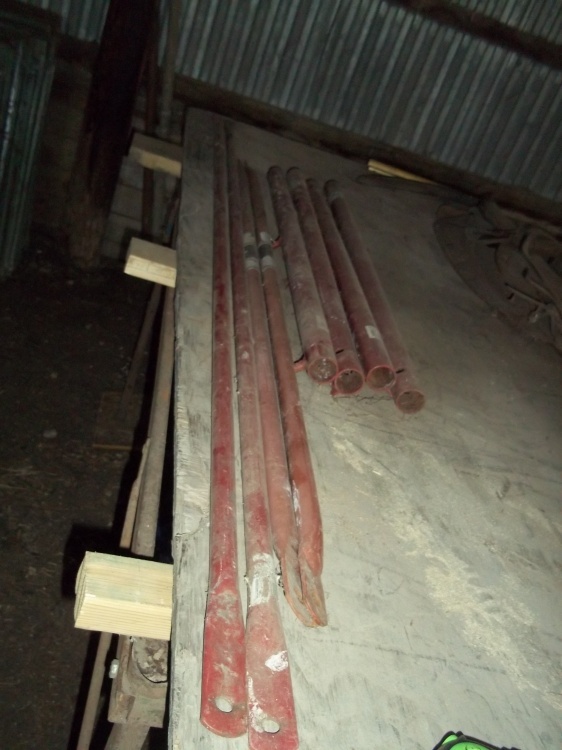lot 117 image: Scaffling braces