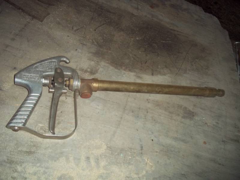 lot 118 image: Spray handle