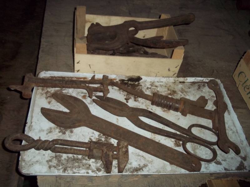 lot 125 image: Lot of Vintage tools
