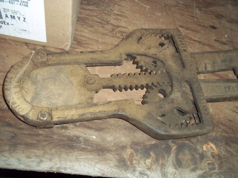 lot 128 image: Vintage Horn Clipper