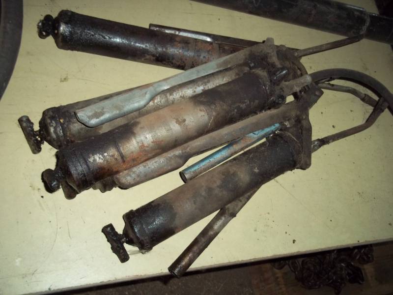 lot 142 image: Lot of 5 Grease guns