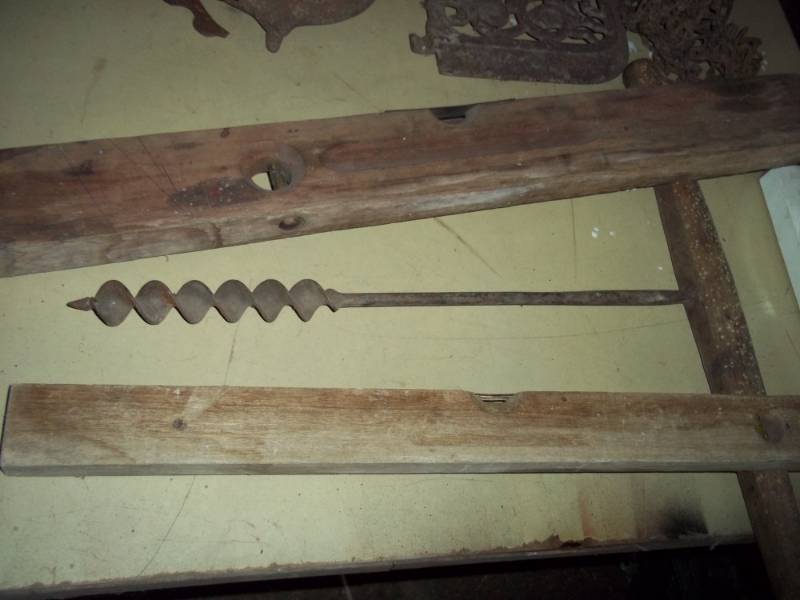 lot 143 image: Pair of wood levels and auger drill