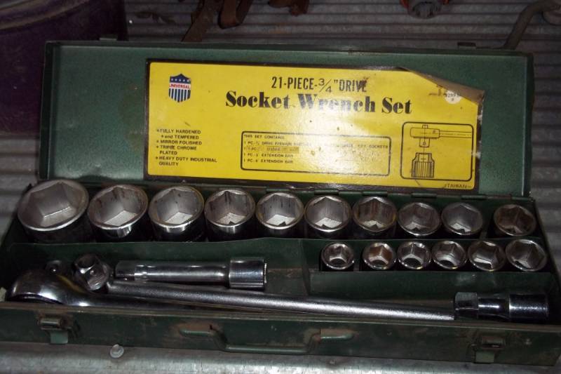 lot 152 image: 34 in drive  21 piece socket set