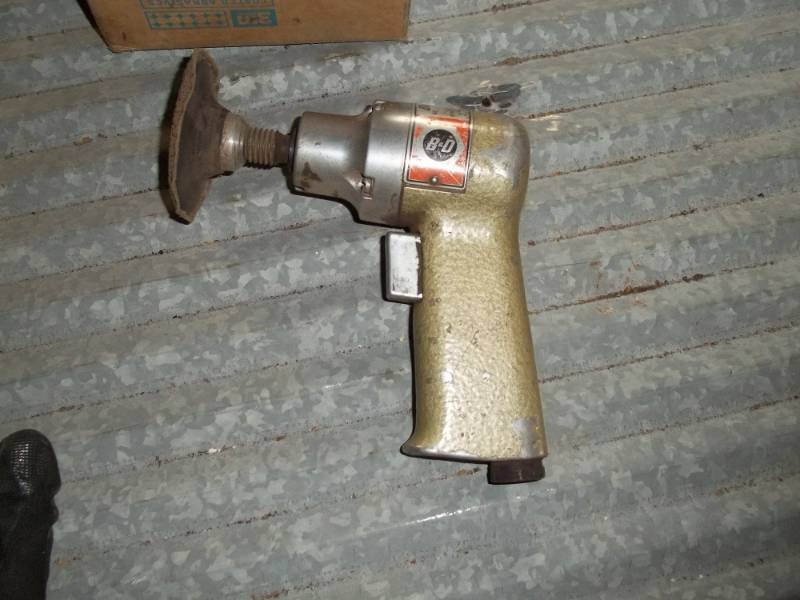 lot 174 image: Air Power sander with pad