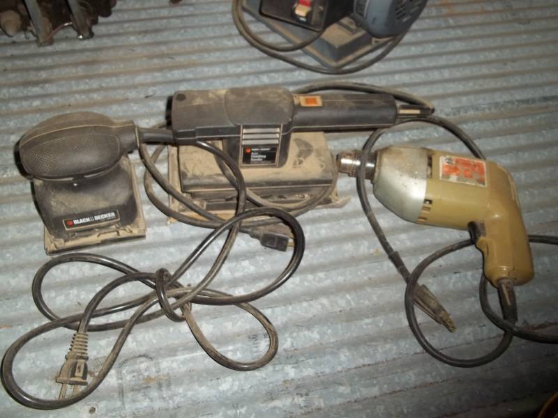 lot 184 image: Palm sander, sander, and drill