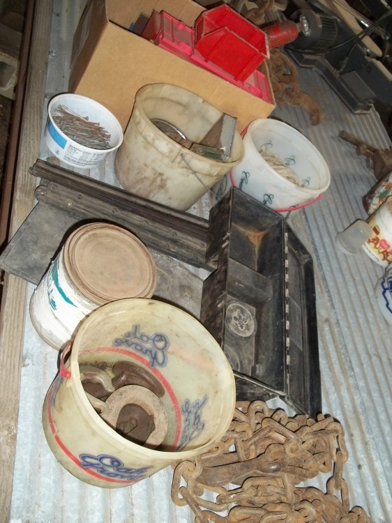 lot 190 image: Heavy Duty Log Chain, Parts bins, nails, etc