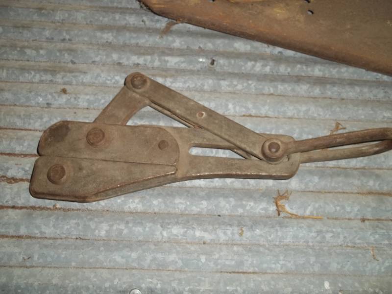 lot 200 image: Wire Stretcher