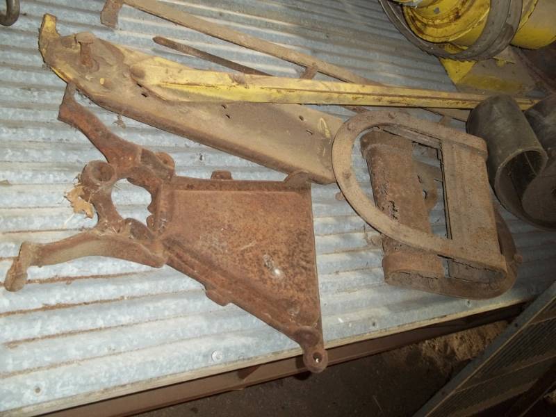 lot 202 image: Lot of misc parts for barn gutter cleaner, belt, etc