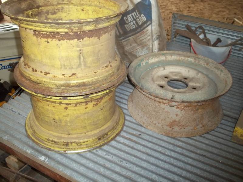 lot 206 image: Lot of 3 rims  1-16 in and 2-15 in