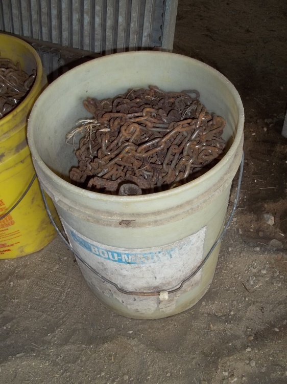 lot 212 image: White 5 gal pail containing car tire chains