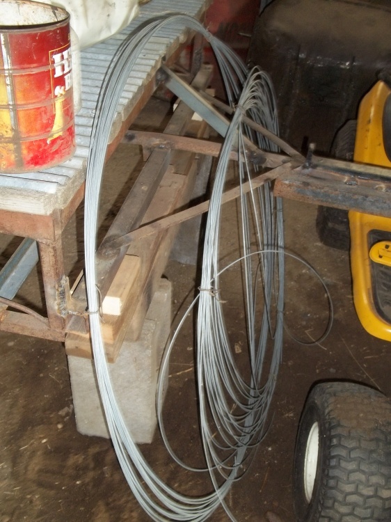lot 213 image: 2 Rolls of wire