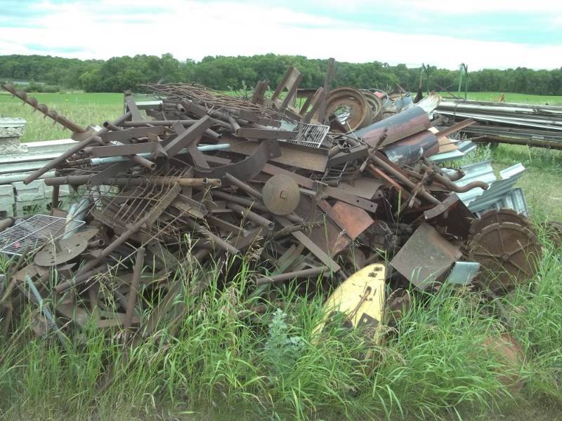 lot 218 image: Scrap Metal Pile