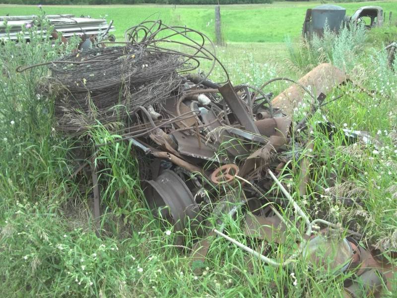 lot 219 image: Scrap Metal Pile