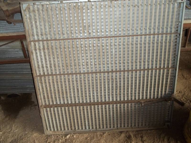 lot 221 image: Versitle Combine Screen
