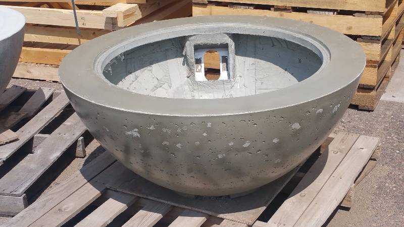 lot 2 image: Large Concrete Planter