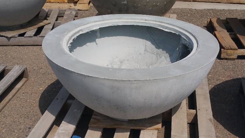 lot 4 image: Large Concrete Planter
