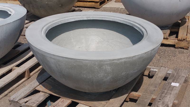 lot 5 image: Large Concrete Planter