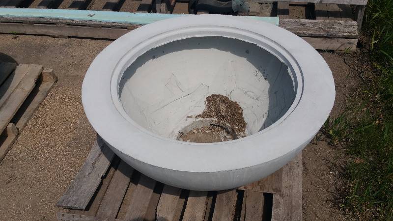 lot 9 image: Large Concrete Planter