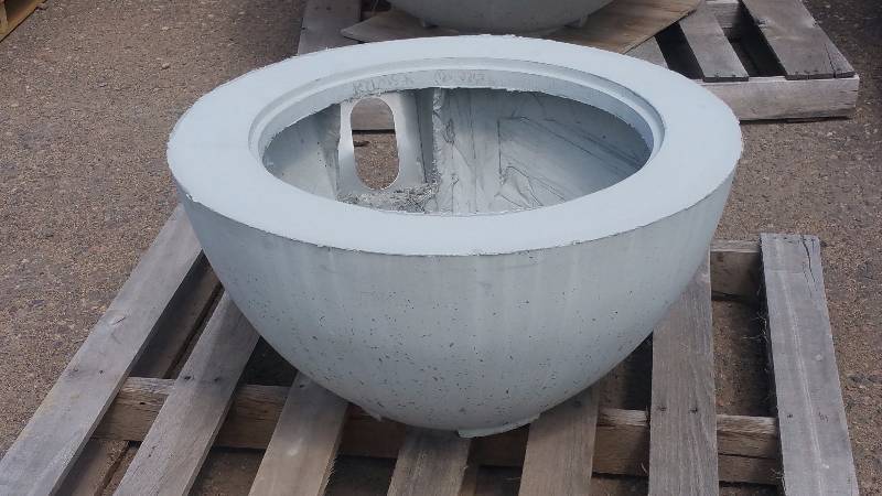 lot 10 image: Small Concrete Planter