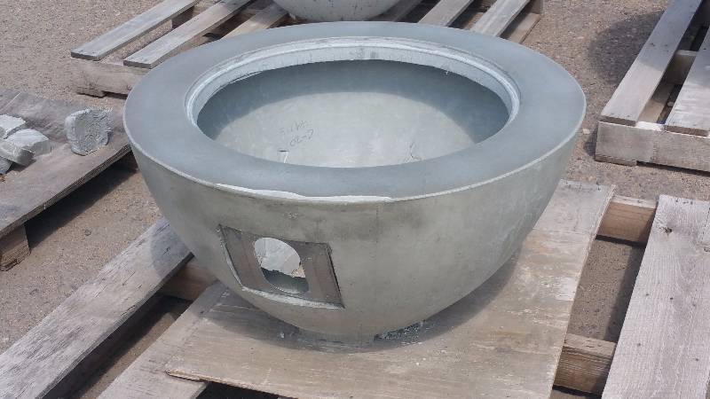 lot 11 image: Small Concrete Planter