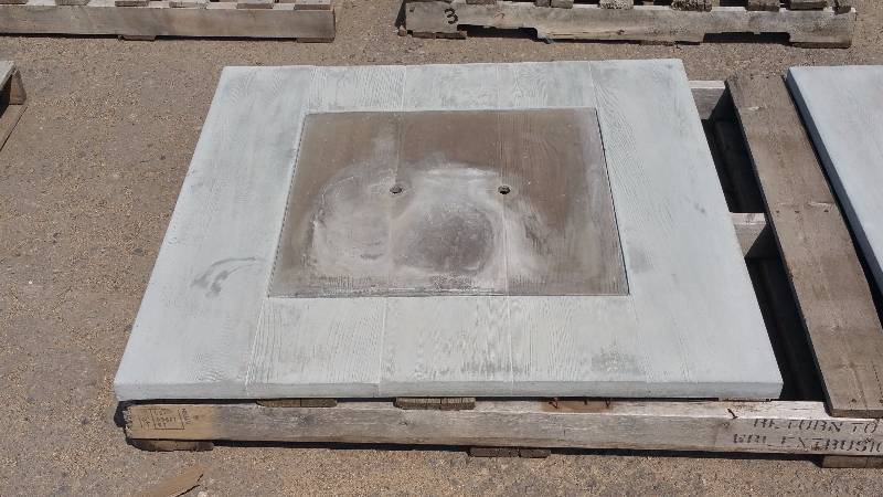 lot 12 image: Square Wood Grain Concrete Tabletop w Insert
