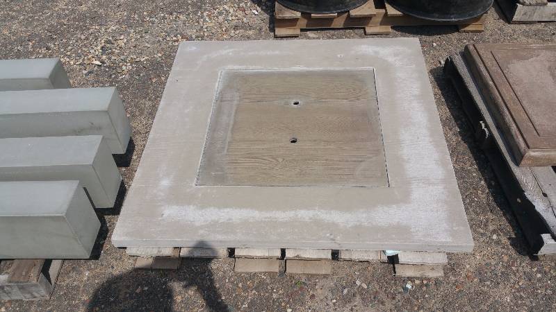 lot 20 image: Square Wood Grain Concrete Tabletop w Insert