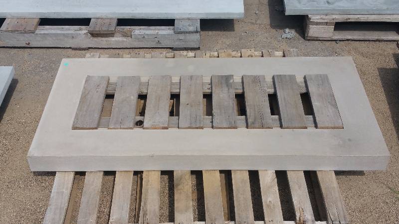 lot 22 image: Rectangle Concrete Table w Reclaimed Pallet Insert