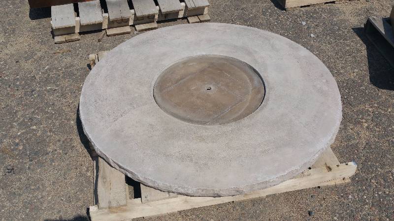 lot 36 image: Circular Concrete Table Top w Rough Hewn Edges