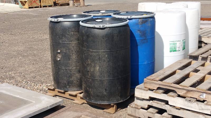 lot 78 image: (1) Blue Lided 55 Gallon Heavy Duty Plastic Barrel