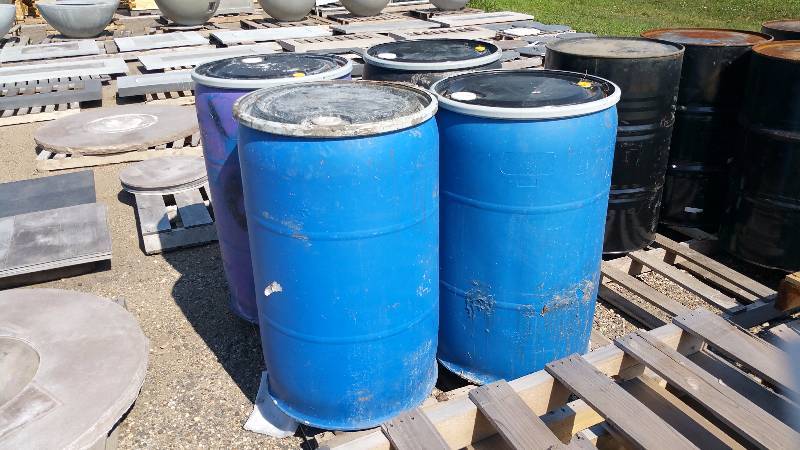lot 81 image: (1) Blue Lided 55 Gallon Heavy Duty Plastic Barrel