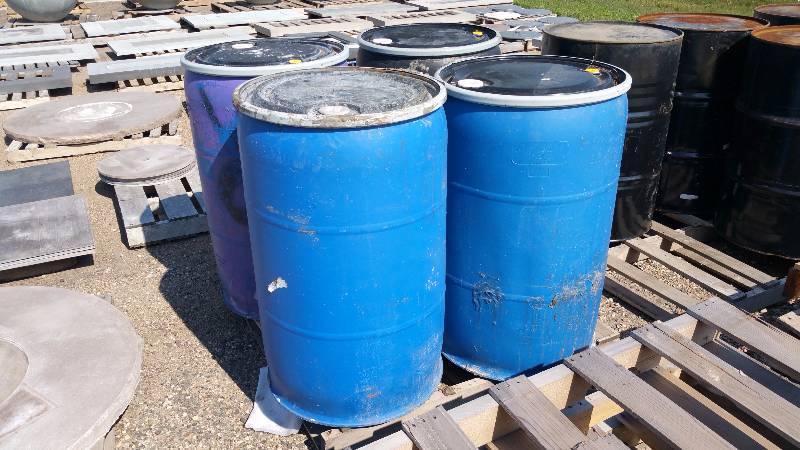 lot 82 image: (1) Blue Lided 55 Gallon Heavy Duty Plastic Barrel