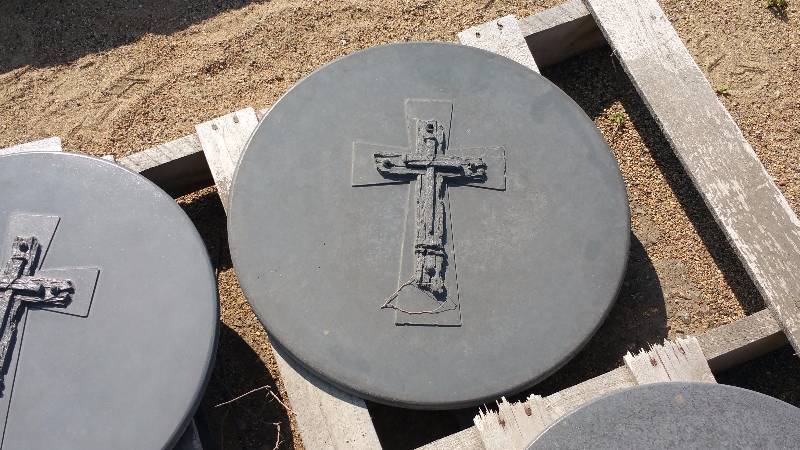 lot 111 image: Wooden 3D Cross & Nails Christian Paver  Yard Art  Wall Hanging