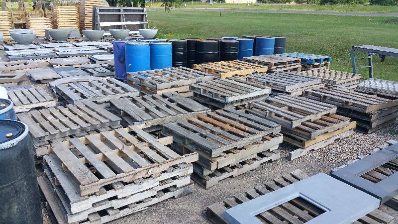 lot 55 image: (4) Four Wood Pallets
