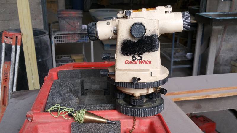 lot 114 image: David White Universal LT8-300P Optical Transit Level