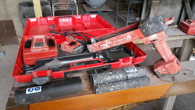 lot 122 image: Hilti ED 3500-A 14.4V Cordless Epoxy Dispenser w (2) Batteries, Charger, and Case