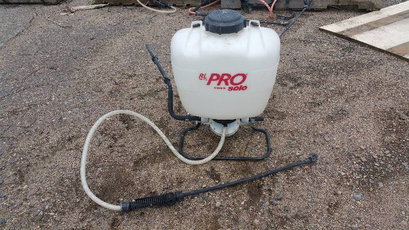 lot 164 image: RL Flo-Master Pro 4 Gallon Pump Backpack Sprayer w Wand Model 914P