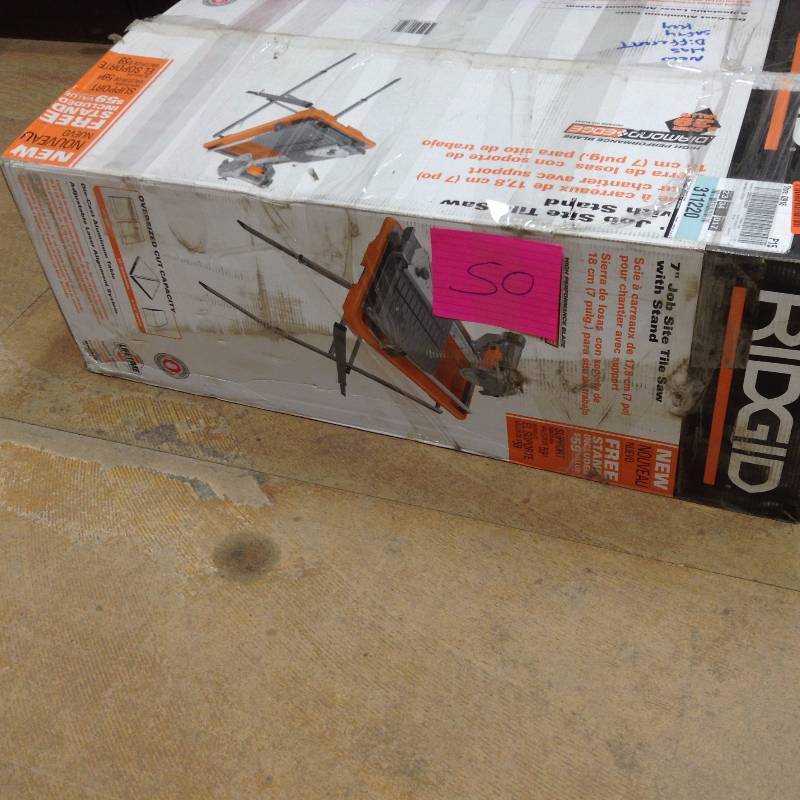 RIDGID 7 in. Tile Saw with Stand Model#  R4030S  in like New working conditions