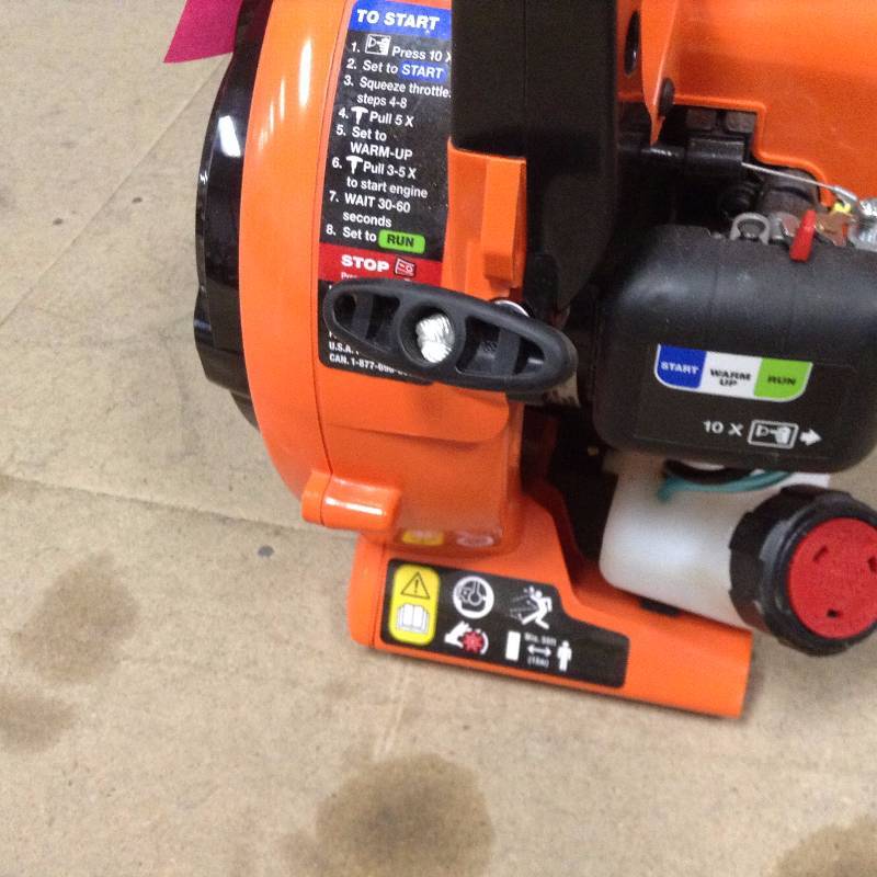 Remington 200 MPH 430 CFM 2-Cycle 25cc Gas Handheld Leaf Blower in like New working conditions