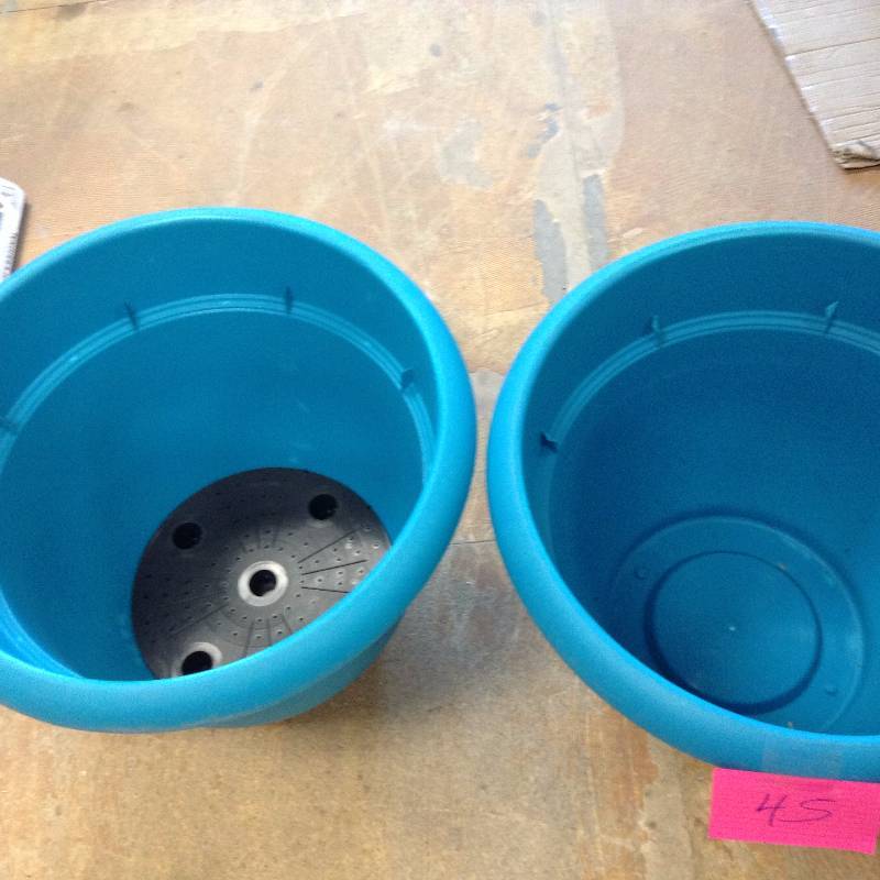 Set of 2 Fiskars Ariana 21.5 In. Dia X 17 In. Tall Capri Breeze Plastic Pot-465201 not used
