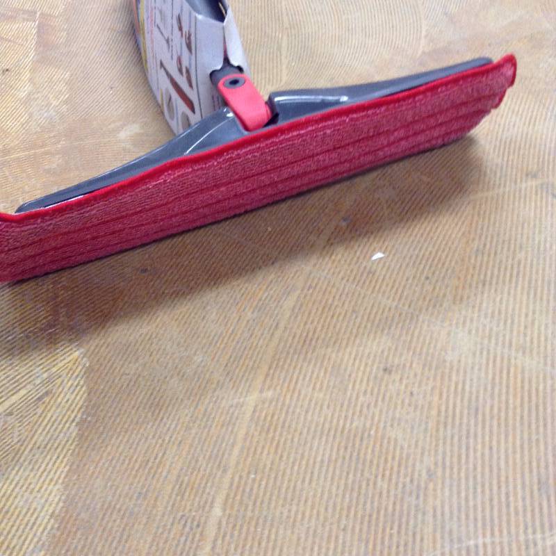 Rubbermaid Reveal Spray Mop  32630758 in working conditions