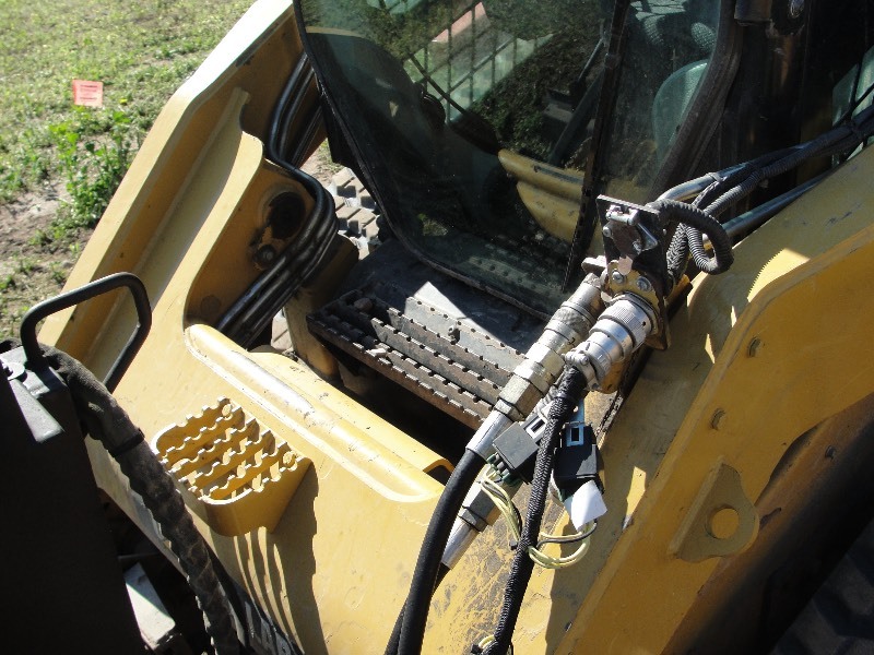 2010  279C CATERPILLAR SKID STEER