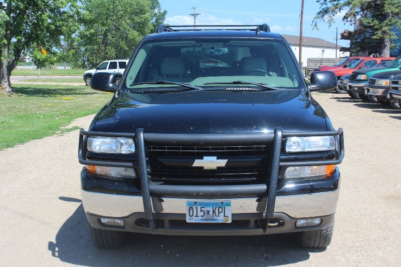 2006 Chevrolet Suburban Z71 4x4 - Very Well Equipped
