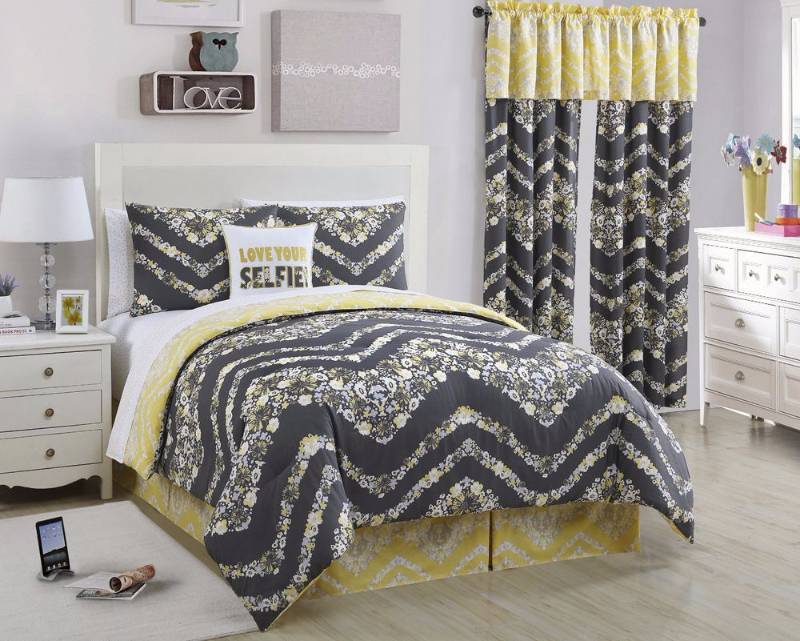 lot 167 image: alcove Catalina 84 x 20 Grommet Top Valance