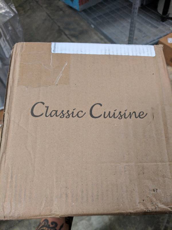 lot 18 image: Classic Cuisine Cool-Touch 1-Liter Deep Fryer with Wire Fry Basket