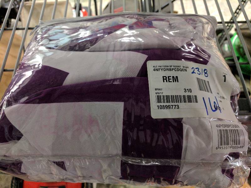 lot 161 image: alcove Pattern Benzoyl Peroxide Resistant Microfiber Sheet Set - Queen Chevron Purple