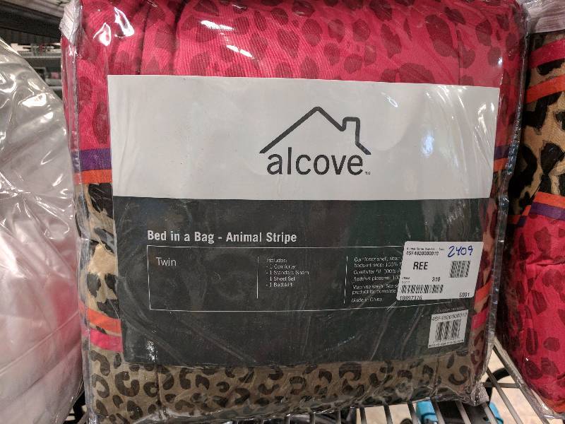 lot 204 image: Animal Stripe Bed Set - Twin