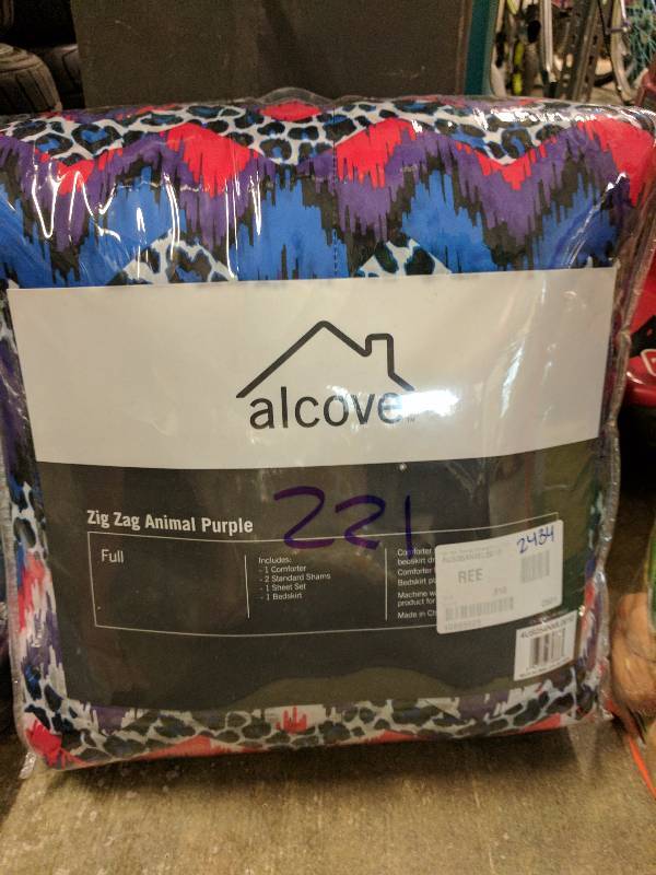 lot 221 image: alcove Zigzag Animal Purple Comforter Set - Full